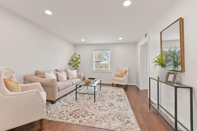 living room with baseboards, dark wood-style flooring, visible vents, and recessed lighting