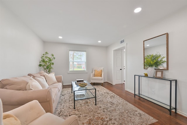 living room with dark wood-style floors, baseboards, visible vents, and recessed lighting