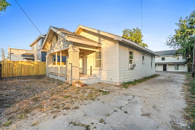 view of front facade with covered porch