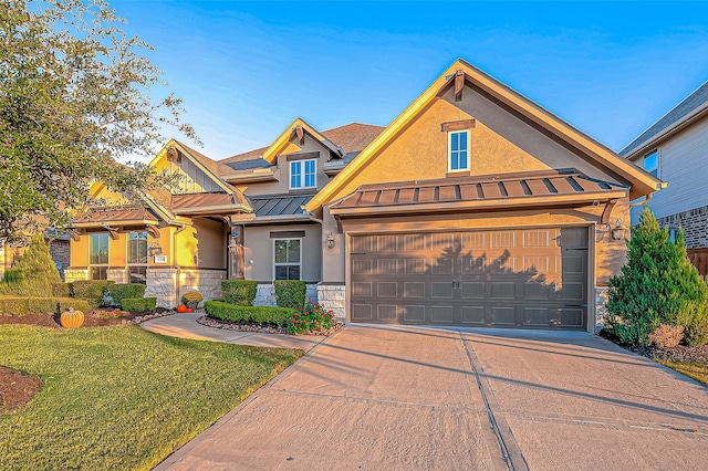 view of front of house featuring a front yard and a garage