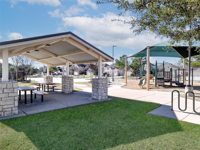 9924 Lace Flower Way, Conroe, TX 77385 - view of community featuring a lawn