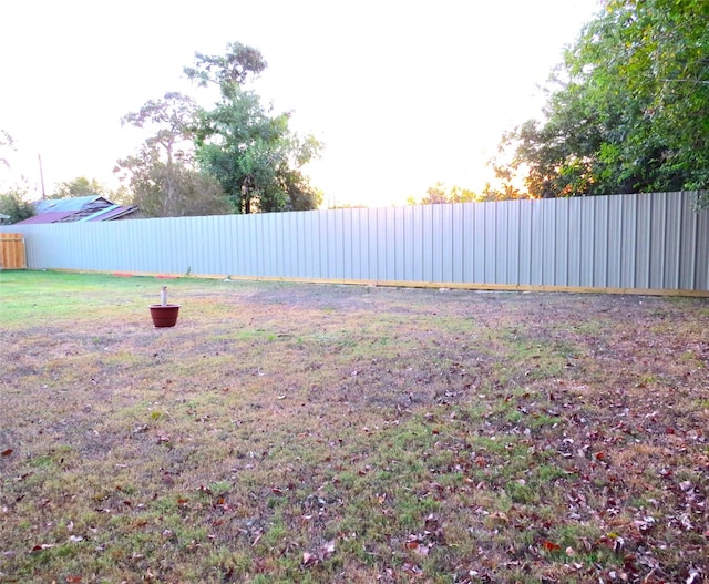 631 Apache St, Houston, TX 77022 - view of yard