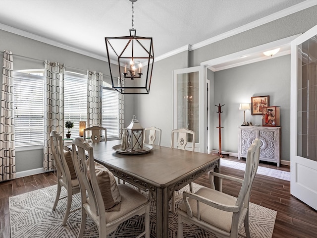 dining space with a textured ceiling, a notable chandelier, dark hardwood / wood-style floors, and crown molding