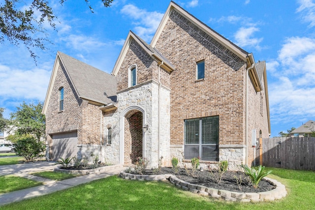 view of front facade featuring a front yard and a garage