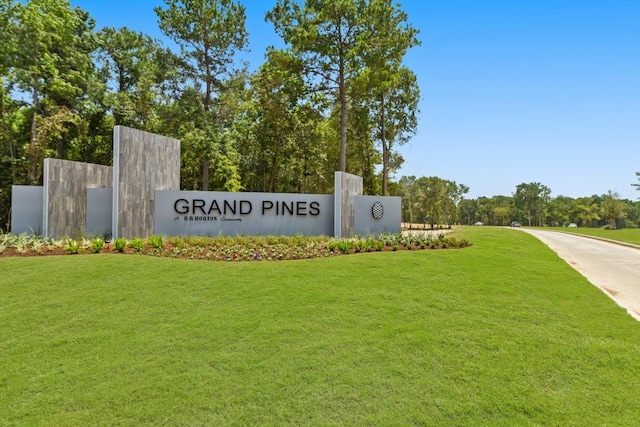 community sign featuring a lawn