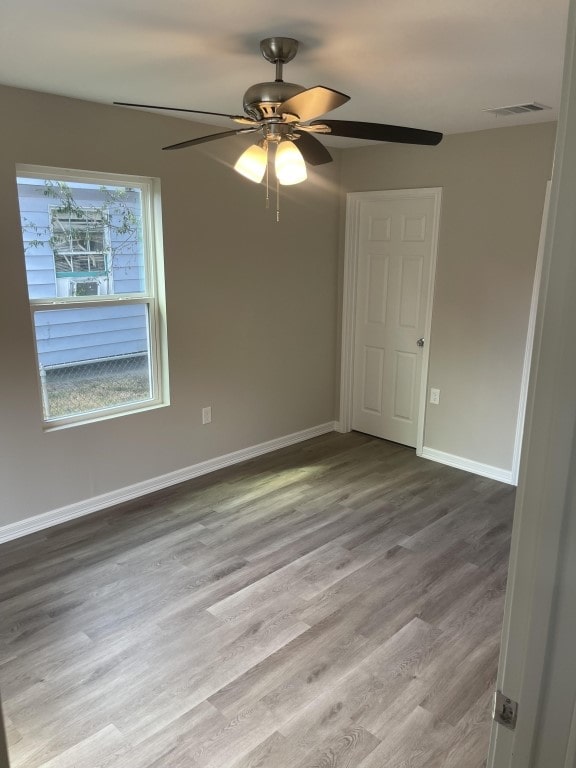 empty room featuring light hardwood / wood-style floors and ceiling fan