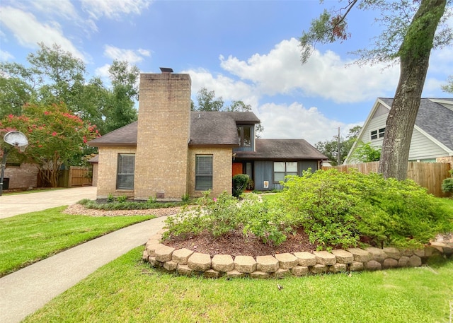 view of front of house with a front lawn