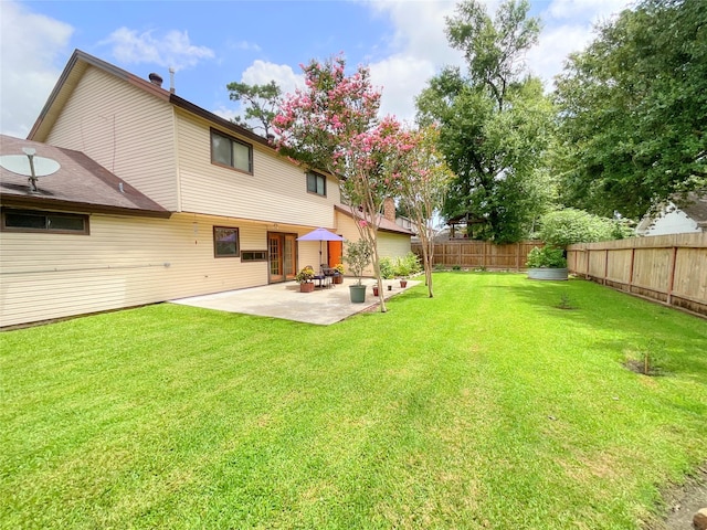 view of yard with a patio area