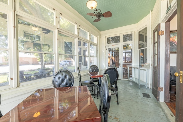 sunroom / solarium featuring ceiling fan