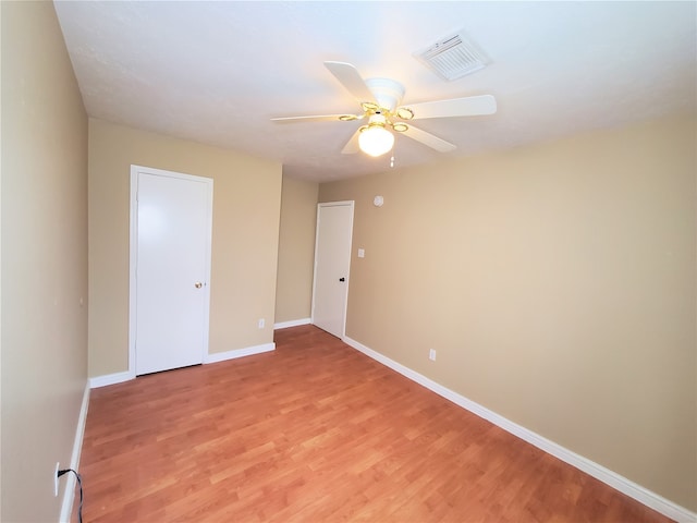 unfurnished room featuring light hardwood / wood-style flooring and ceiling fan