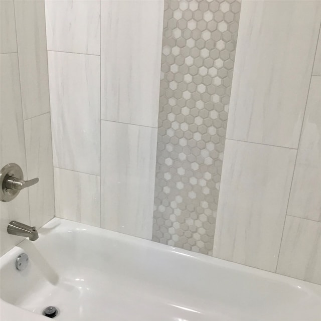 bathroom with shower / tub combo