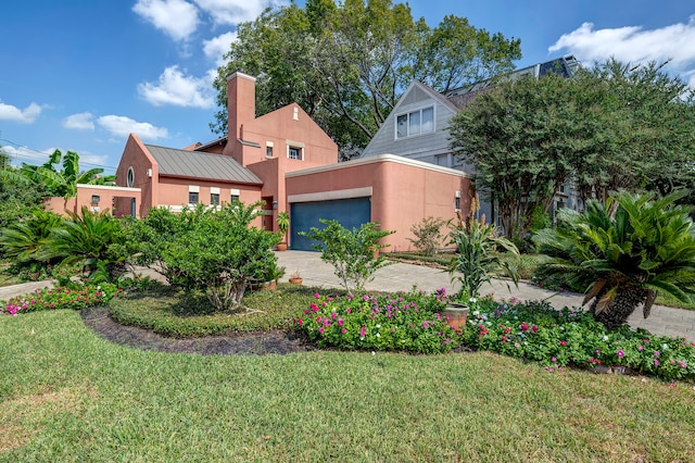 view of front of property featuring a front lawn and a garage