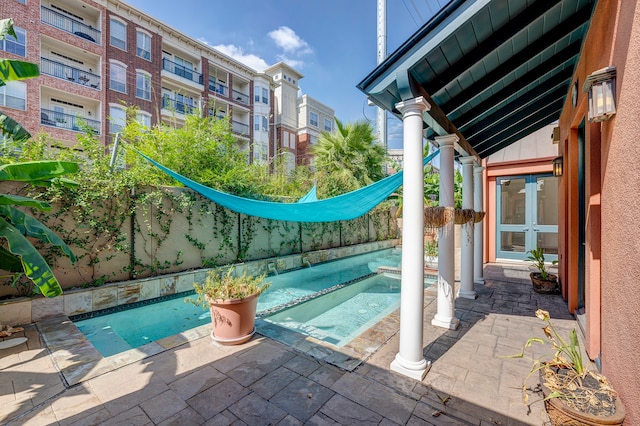 view of pool featuring an in ground hot tub