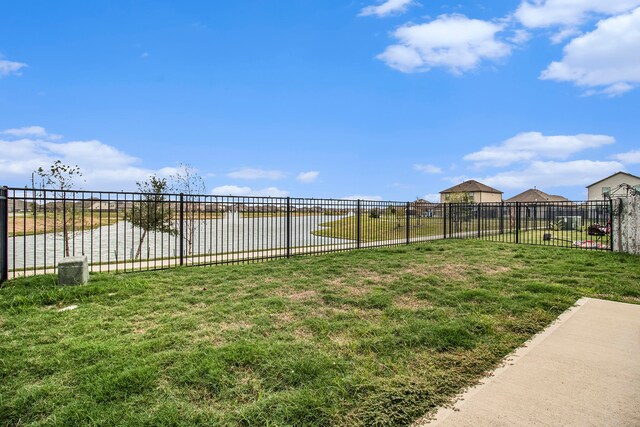 view of yard featuring a water view