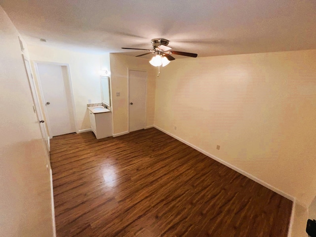 spare room featuring dark wood-type flooring, ceiling fan, and a textured ceiling