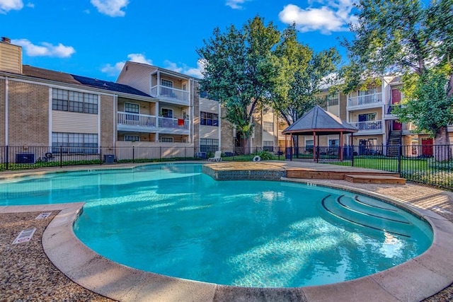view of swimming pool