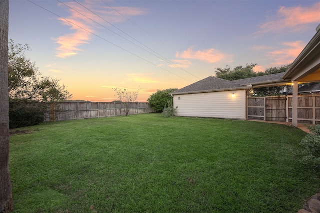 view of yard at dusk