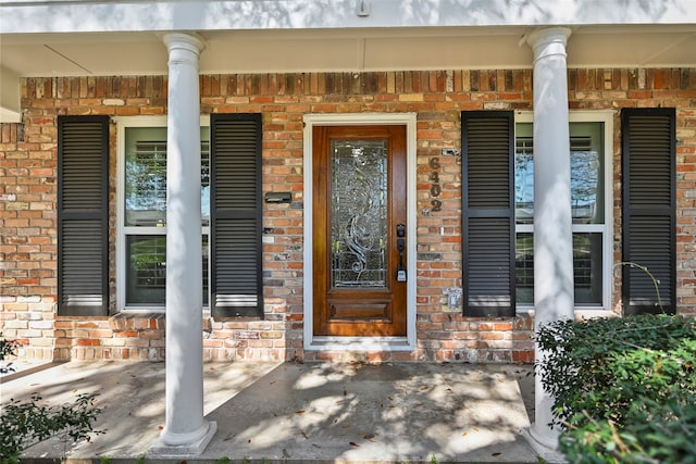 entrance to property featuring a porch