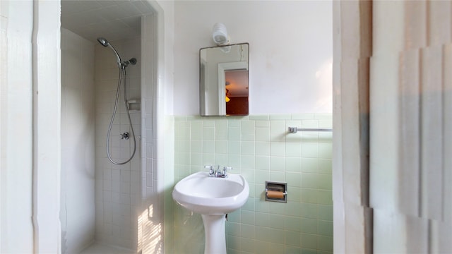 bathroom featuring tile walls and tiled shower