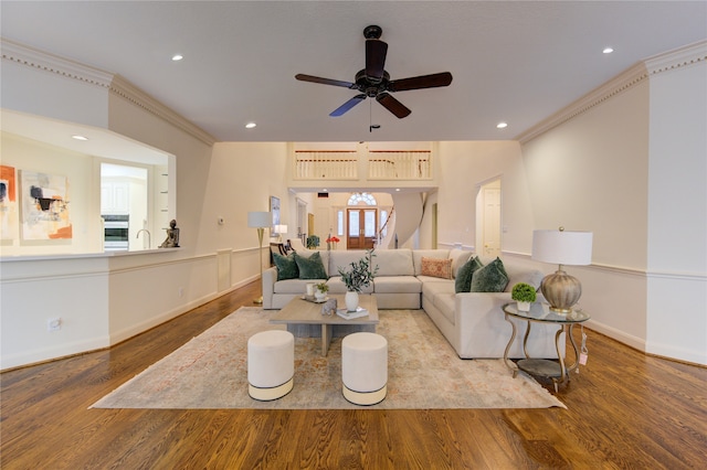 living room featuring light hardwood / wood-style floors, ceiling fan, sink, and ornamental molding