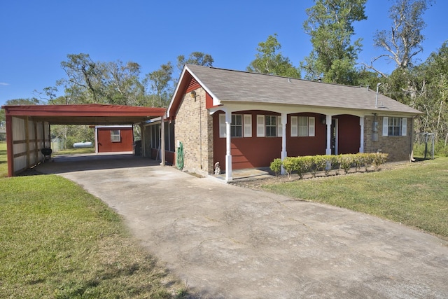 6823 County Road 659, Brazoria, TX 77422 - ranch-style home with driveway, a front lawn, and covered porch