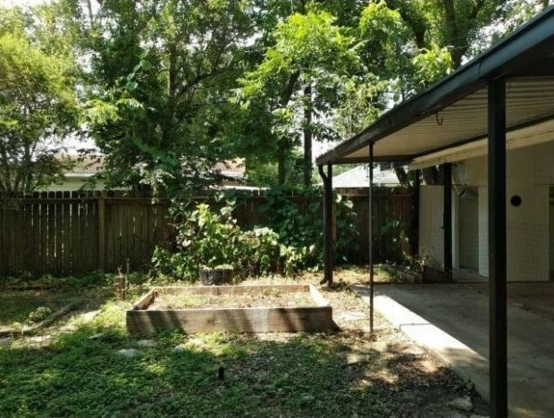 view of yard with a patio area