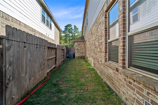 view of yard featuring cooling unit