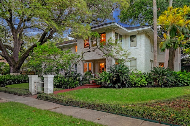 view of front of home with a front lawn