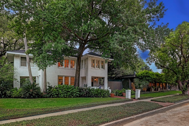 view of front of property with a front lawn