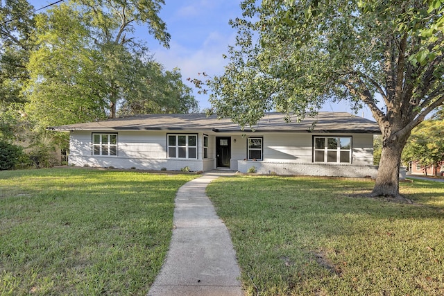 ranch-style house featuring a front lawn