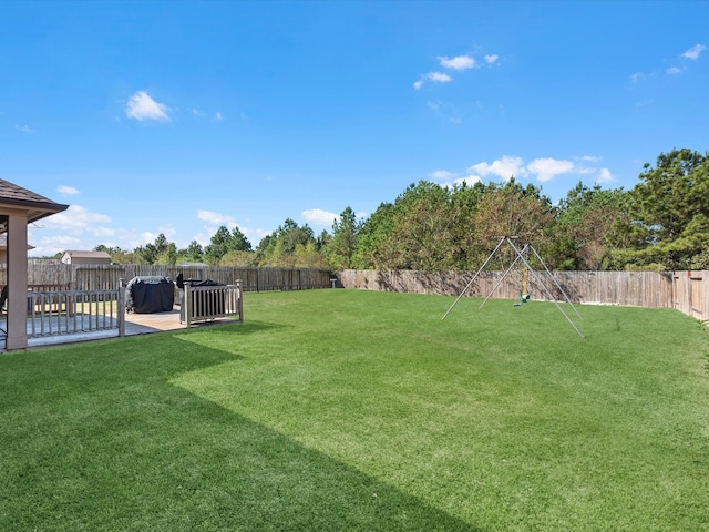 view of yard with a patio area