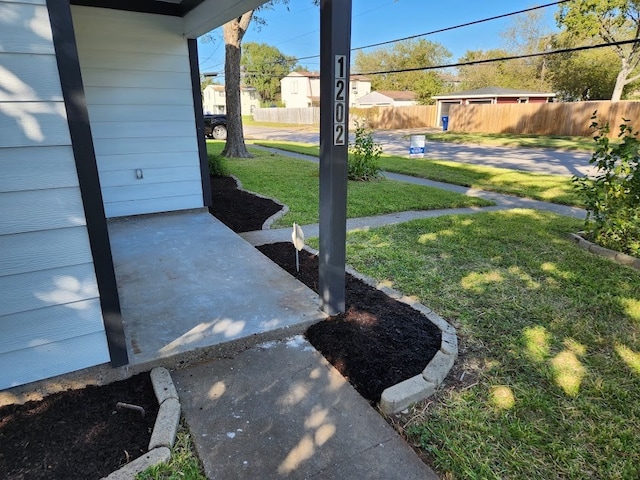 view of yard featuring a patio