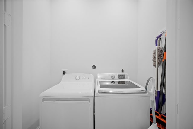 laundry room with washer and clothes dryer