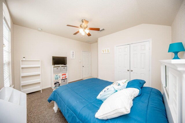 4609 Buescher Ct, Pearland, TX 77584 - carpeted bedroom featuring visible vents, a ceiling fan, and a closet