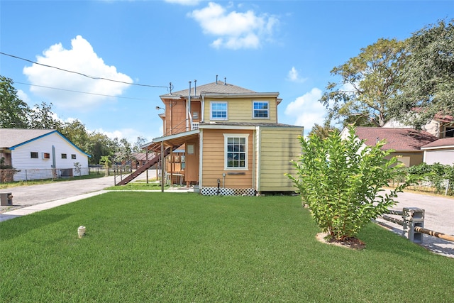 view of front facade featuring a front yard