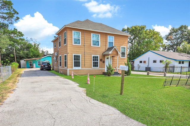 view of front facade featuring a front lawn