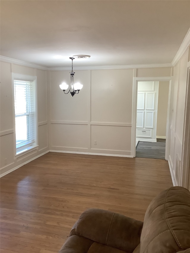 living room featuring crown molding, a notable chandelier, and dark hardwood / wood-style flooring