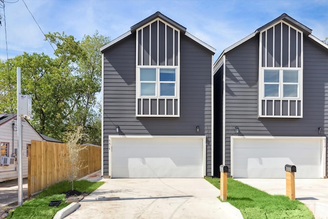 view of front facade featuring a garage