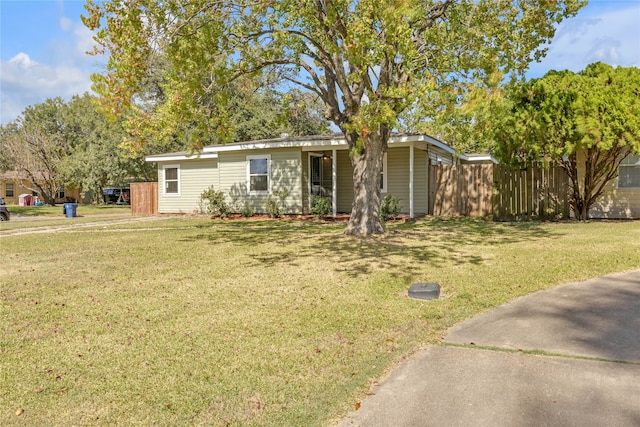 ranch-style home featuring a front yard