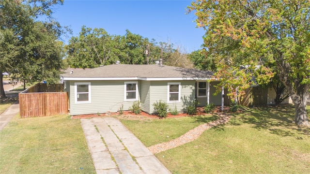 ranch-style house featuring a front lawn