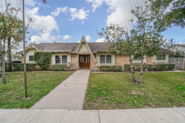 view of front of house featuring a front yard