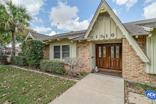 entrance to property with a yard