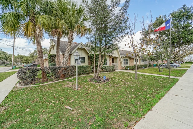 view of front of home with a front lawn