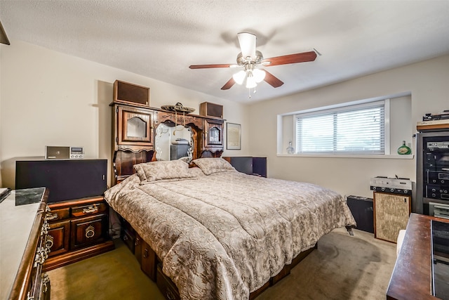 bedroom with a textured ceiling, carpet flooring, and ceiling fan