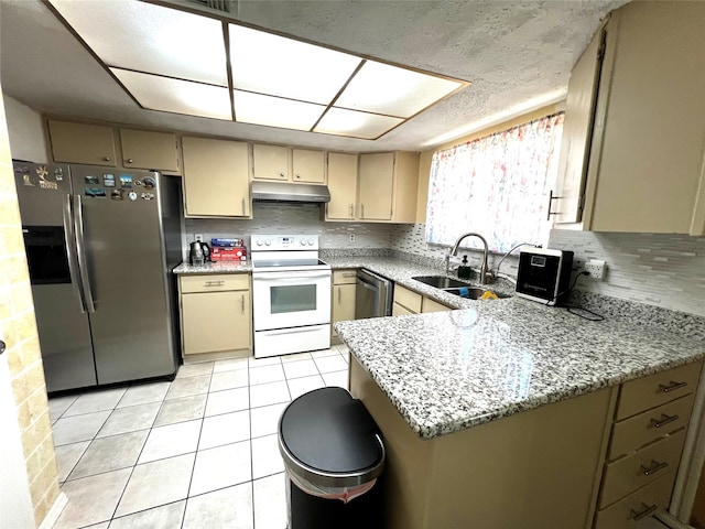 kitchen with tasteful backsplash, sink, light tile patterned flooring, kitchen peninsula, and stainless steel appliances