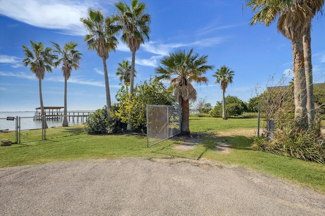 view of yard featuring a water view