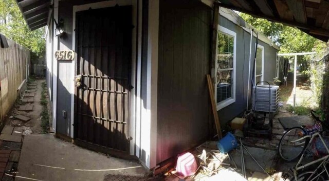 6516 Sidney St Unit A, Houston, TX 77021 - view of side of property featuring fence and cooling unit