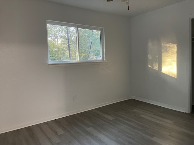 unfurnished room featuring dark wood-type flooring and ceiling fan