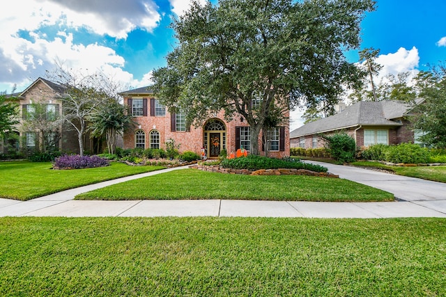 view of front facade featuring a front yard