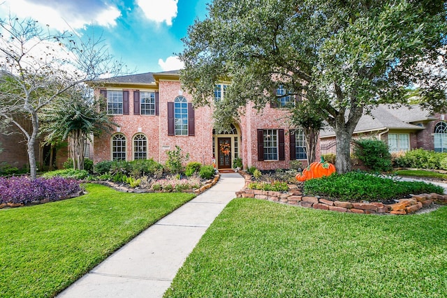 view of front of house featuring a front lawn